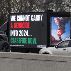 Cartel contra el "genocidio" y a favor del "alto el fuego" en Gaza, el pasado 1 de enero, en Nueva York. / Sarah Yenesel (EFE)