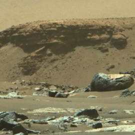 Vista del delta en el cráter Jezero desde el rover Perseverance