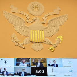 Los jefes de las grandes empresas de Internet, Jeff Bezos (Amazon), Mark Zuckerberg (Facebook), Sundar Pichai (Google), y Tim Cook (Apple), toman juramento antes de su comparecencia por videoconferencia ante en la Cámara de Representantes de EEUU, en el 