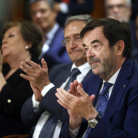 El presidente del Consejo General del Poder Judicial, Vicente Guilarte (d), durante el acto de entrega de la XIII Edición de los Premios Puñetas de ACIJUR, este lunes en Madrid. EFE/ Fernando Alvarado