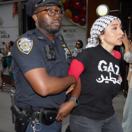 La policía arresta a manifestantes propalestinos en la ciudada de Nueva York. Imagen de archivo. Europa Press