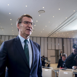  El presidente del Partido Popular, Alberto Núñez Feijóo, a su llegada a una rueda de prensa en el Hotel VP de Madrid — A. Pérez Meca / Europa Press