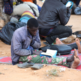 Migrantes subsaharianos en el campo de Jebeniana, Túnez. Europa Press.
