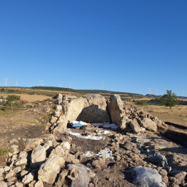Trabajos de excavación en el monolito, en Reinoso (Burgos). Author provided