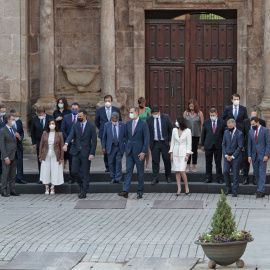 Imagen del rey Felipe VI, el presidente del Gobierno, Pedro Sánchez, y los dirigentes autonómicos, tras posar para la foto de familia de la Conferencia de Presidentes celebrada a finales de julio en  San Millán de la Cogolla (La Rioja). E.P./Jesús Hel