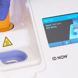  Un aparato para realizar test del coronavirus de la empresa estadounidense de tecnología médica Abbott Laboratories. EFE