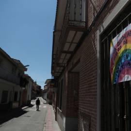 Una calle prácticamente desierta en la localidad madrileña de Ciempozuelos, durante el estado de alarma por la pandemia del coronavirus. REUTERS/Susana Vera