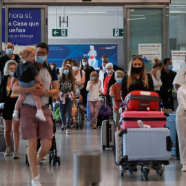 Turistas británicos a su llegada al aeropuerto de Malaga-Costa del Sol. REUTERS/Jon Nazca