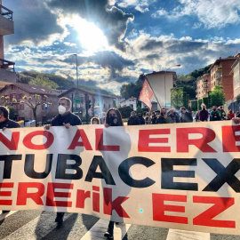 Manifestación contra el ERE en Tubacex.