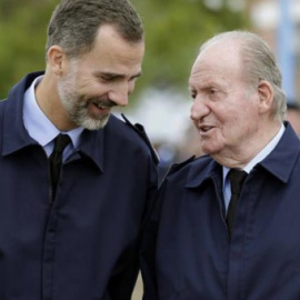  El rey Felipe VI, junto a su padre, Juan Carlos I. - EFE
