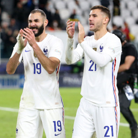  Lucas Hernández junto a Karim Benzema tras disputar un partido con Francia.- EUROPA PRESS