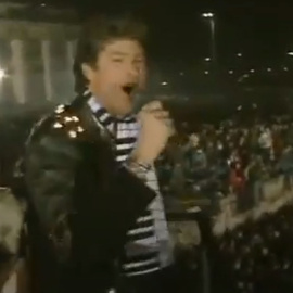  El 31 de diciembre de 1989 David Hasselhoff se marcó un reseñable concierto frente al Muro de Berlín
