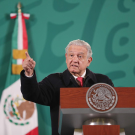  El presidente mexicano, Andrés Manuel López Obrador, habla durante su conferencia matutina en el Palacio Nacional de la Ciudad de México.- EFE / Sáshenka Gutiérrez