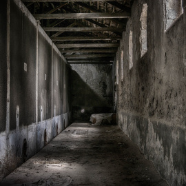 corridor-5393440_1920