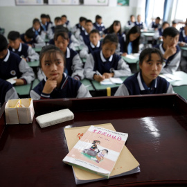Alumnos en una escuela en la provincia china de Sichuan. REUTERS/Tingshu Wang