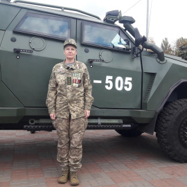  Iryna Yosypenko, cirujana con más de 20 años de experiencia, fue voluntaria durante las protestas del Maidán y sirvió varios años como médico en la Guardia Nacional de Ucrania. Ahora se ha sumado a las Unidades de Defensa Territorial para defender 