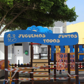 Parque infantil en La Lajita, en la isla de Fuerteventura. Shutterstock / Besides the Obvious