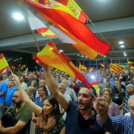 Seguidores de Vox, en un actio del partido ultraderechista en Valencia. REUTERS/Heino Kalis