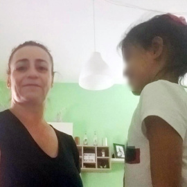 Alicia y su nieta Nayara, ayer.