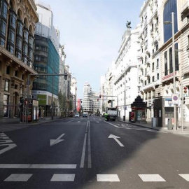  La Gran Vía madrileña completamente vacía.- EFE