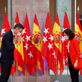 La presidenta de la Comunidad de Madrid, Isabel Díaz Ayuso, y el presidente del Gobierno, Pedro Sánchez. / EFE