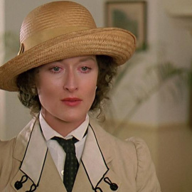 La actriz Meryl Streep, interpretando el papel de Karen Blixen en Memorias de África. Mirage Entertainment. Universal Pictures.