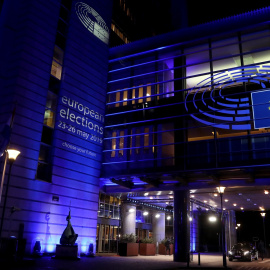 Foto de archivo del exterior del edificio del Parlamento Europeo en Bruselas, en la noche de las elecciones europeas de 2019. REUTERS/Yves Herman