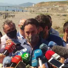 El líder de Vox, Santiago Abascal, atiende a los medios en Ceuta.- EFE