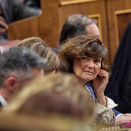 La presidenta de la Comisión de Igualdad en el Congreso de los Diputados y exvicepresidenta del Gobierno, Carmen Calvo, en su escaño durante una sesión plenaria. E.P./Jesús Hellín