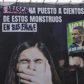  Lona de vox tras ser boicoteada por un grupo de activistas, ubicada en la esquina de la calle Santa Engracia con el paseo del General Martínez Campos, a 19 de julio de 2023, en Madrid (España). Carlos Luján / Europa Press