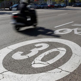 Una señal de circulación a 30 km/h. / EFE