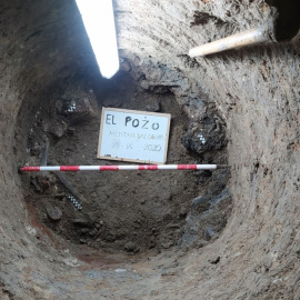  Foto general de ‘El Pozo’, situada a escasos kilómetros de Medina del Campo, donde la ARMH de Valladolid ha encontrado restos humanos a 31 metros bajo tierra.-. — ARMH VALLADOLID