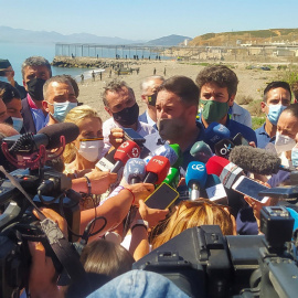 El líder de Vox, Santiago Abascal, atiende a los medios en Ceuta.- EFE