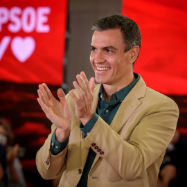 El presidente del Gobierno y secretario general del PSOE, Pedro Sánchez, durante su participación hoy en Sevilla en un acto de su partido junto al candidato socialista a la Junta, precandidato a la Secretaría General del PSOE-A y alcalde de Sevilla, Ju