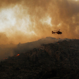 Vista del incendio en el término abulense de Navalacruz. E.P/Rafael Bastante