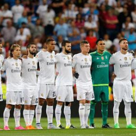 los-jugadores-del-real-madrid-guardan-un-minuto-de-silencio--twitter