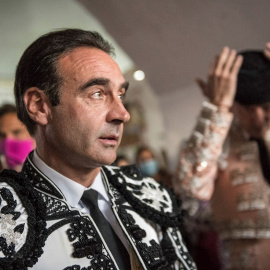 El torero Enrique Ponce antes del comienzo de la corrida de toros celebrada en el coso del Cerro de San Albín en Mérida, a finales de agosto. EFE/ Esteban Martinena Guerrero