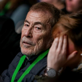 El escritor y tertuliano Fernando Sánchez Dragó, durante el acto central de la Asamblea General Ordinaria de Vox en el Palacio de Vistalegre. E.P./Ricardo Rubio