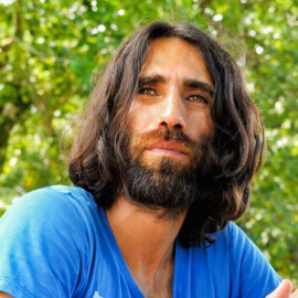 El periodista kurdo-iraní Boochani. Foto: Amnistía Internacional.