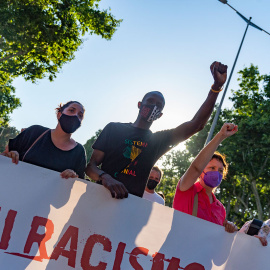 Varias personas durante una concentración convocada por STOP Racismo Región de Murcia, contra el racismo, el fascismo y la xenofobia, en Cartagena, a 27 de junio de 2021, en Murcia, Región de Murcia (España).- EUROPA PRESS/ARCHIVO