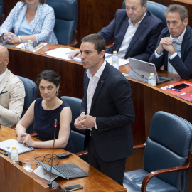 El secretario general del PSOE Madrid y portavoz del PSOE en la Asamblea, Juan Lobato, interviene en una sesión plenaria, en la cámara autonómica. E.P./Alberto Ortega