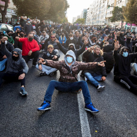 Los trabajadores del sector del metal de Cádiz durante la manifestación llevada a cabo por tercer día consecutivo ante los desacuerdos entre las partes en las negociaciones de un nuevo convenio colectivo para las pequeñas y medianas empresas (pymes) d