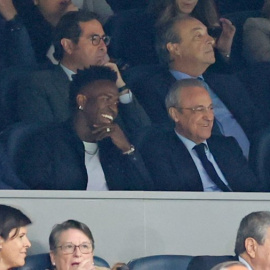  Vinicius y Florentino Pérez en el Palco del Real Madrid. Imagen de la cuenta del Real Madrid en X.