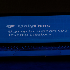 El logo de OnlyFans en la pantalla de un ordenador portátil. REUTERS/Carlos Barria/Illustration