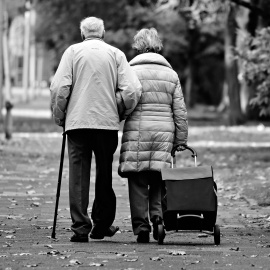  Pareja de ancianos.- Pixabay