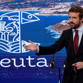 El presidente del Partido Popular (PP), Pablo Casado, hace declaraciones en su visita al stand de Ceuta de la Feria Internacional de Turismo FITUR que tiene lugar en las Instalaciones de IFEMA, en Madrid. EFE/Chema Moya