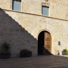 Entrada del Ayuntamiento del municipio zaragozano de La Muela. E.P.
