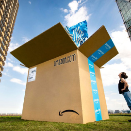  Imagen modificada de una campaña de Amazon.