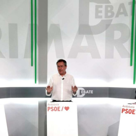  Los candidatos a las primarias del PSOE andaluz, (i-d) Susana Díaz, Juan Espadas y Luis Ángel Hierro, durante el único debate que han celebrado antes de elegir al candidato socialista a la presidencia de la Junta de Andalucia. EFE/José Manuel Vidal.