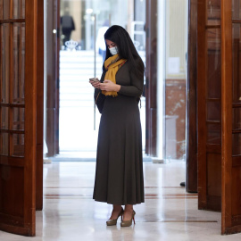  La diputada de Vox, Macarena Olona antes del Pleno del Congreso celebrado este jueves. EFE/Emilio Naranjo